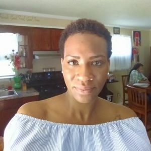 Meet your Posher, Carrie